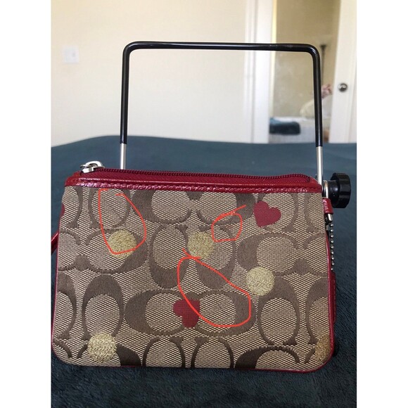 Coach poppy khaki red heart Valentine’s Day small wristlet - Picture 11 of 11